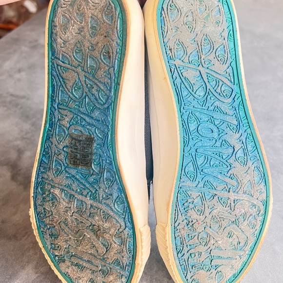 Blowfish Malibu Womens Slip on Navy Distressed Canvas Shoe Size 7 EUC - Picture 6 of 8